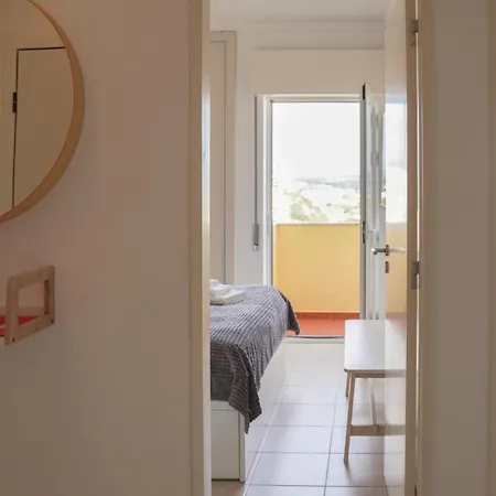 Апартаменты Lovely Beira Mar T2 Da Rocha
